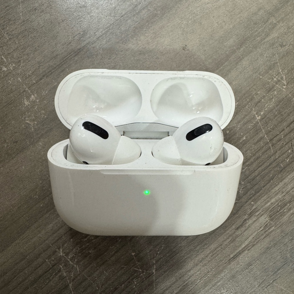 Apple AirPods Pro - Picture 7 of 9